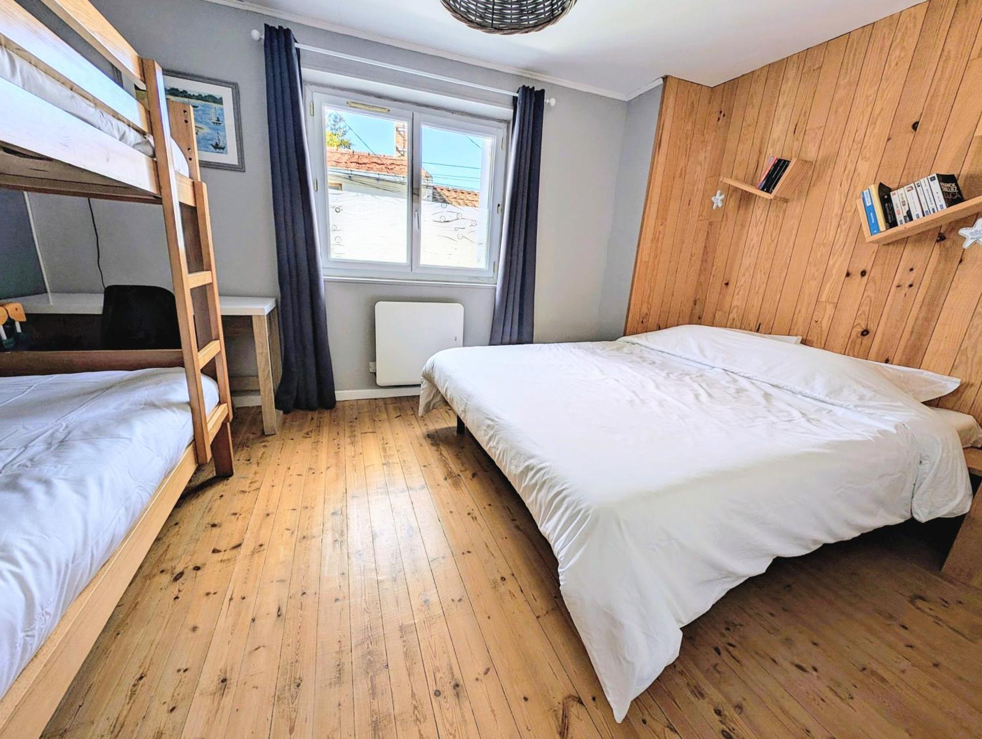 Agreable Maison Renovee En Hyper Centre Avec Patio Pornic Exterior foto