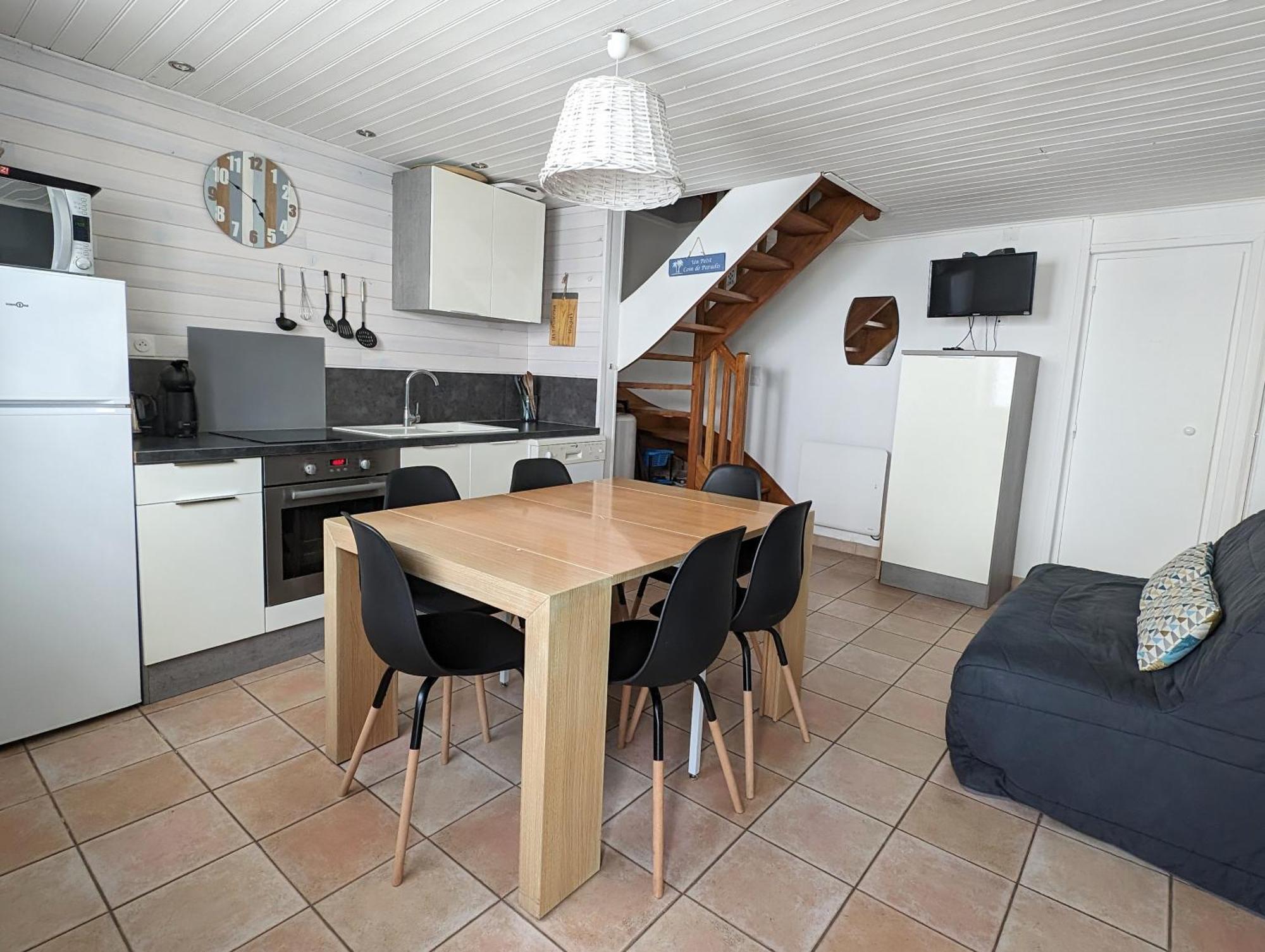 Agreable Maison Renovee En Hyper Centre Avec Patio Pornic Exterior foto